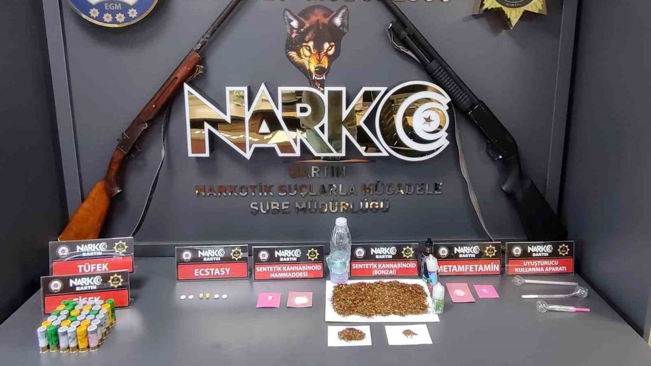 Bartın'da uyuşturucu operasyonu: 5 gözaltı, çok sayıda madde ele geçirildi