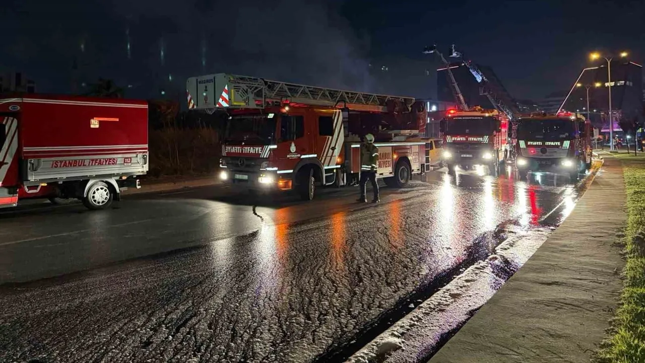 Başakşehir'de demirci atölyesinde yangın, boş oluşu olası faciayı engelledi