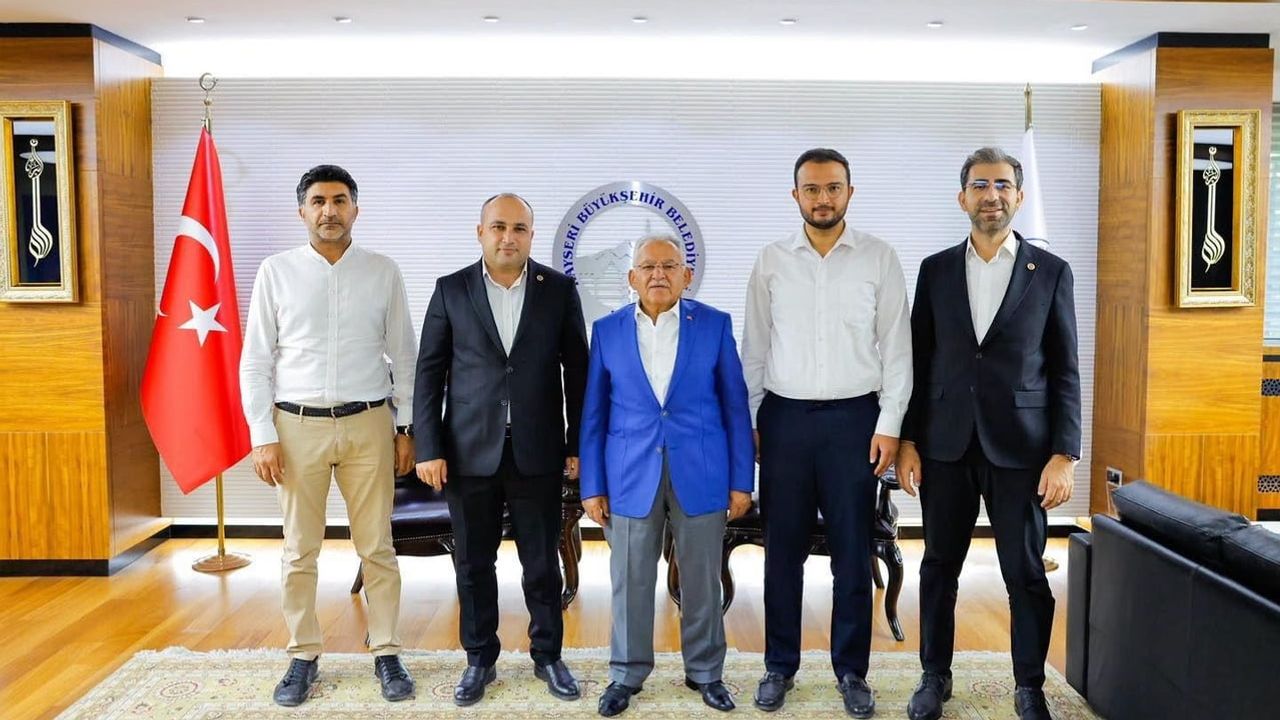 Başkan Büyükkılıç'tan Erciyes 38 FK'ya yeni yönetimle başarı mesajı