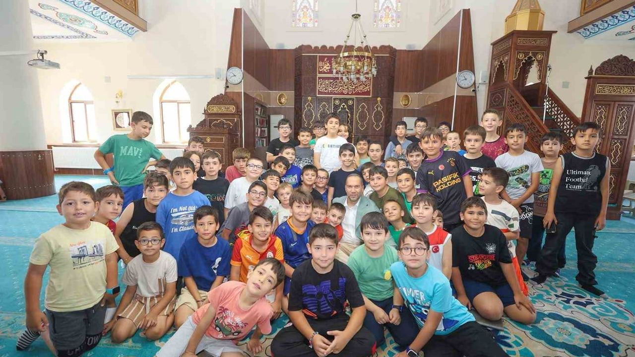Başkan Özdemir’den çocuklara yaz sevinci
