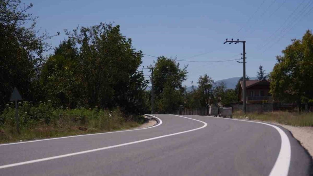 Başkan Özlü yerli otomobille yeni asfalt yolları test etti