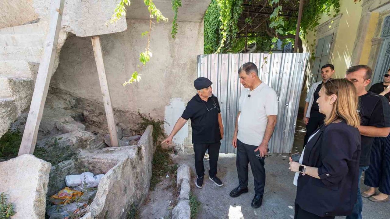 Başkan Tugay basma kalıbıyla Basmane'nin üretim hafızasına dokundu