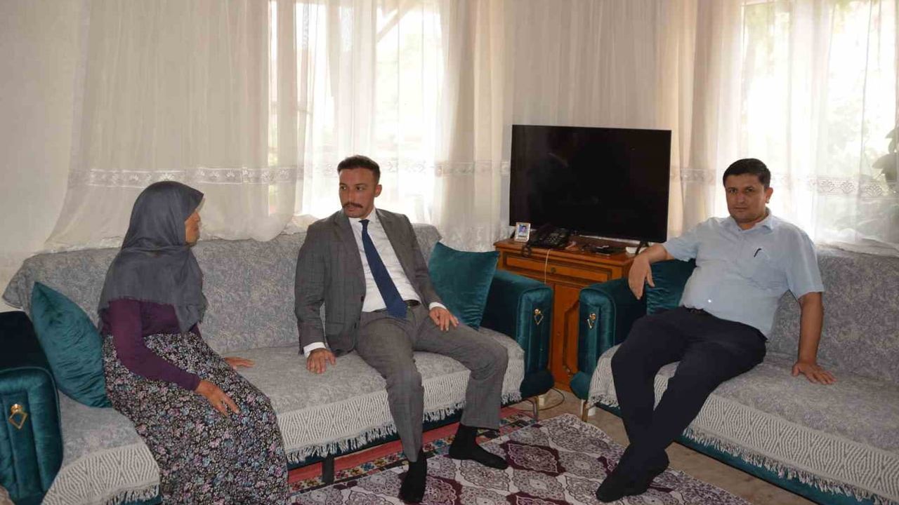 Başsavcı Ozan Kapıcı'dan şehit annesine ev ziyareti ve taziye hediyesi