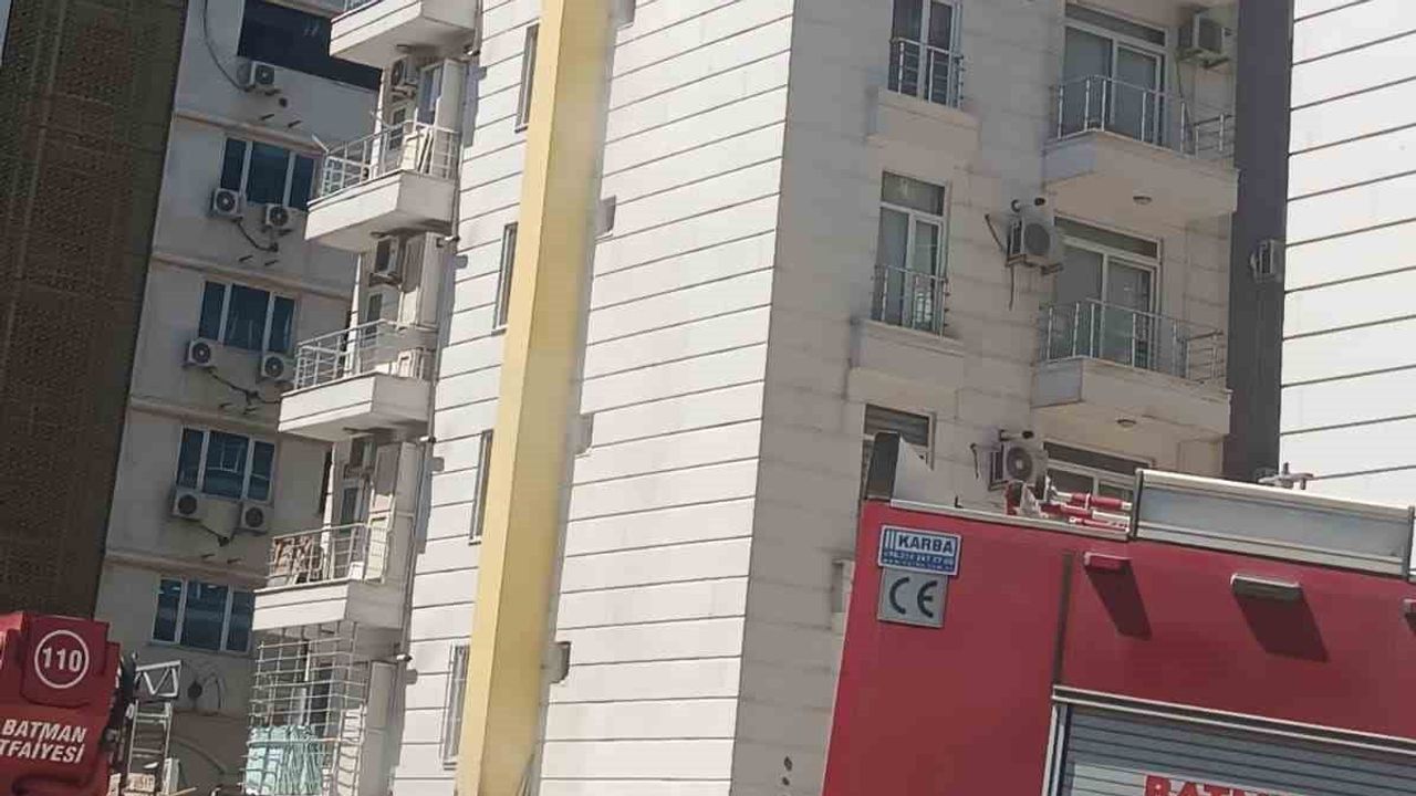 Batman'da gün ortasında baca dumanı mahalleyi alarma geçirdi