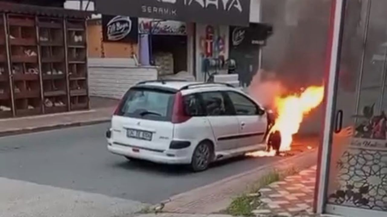 Batman'da seyir halindeki otomobilin motoru alev aldı, itfaiye müdahale etti