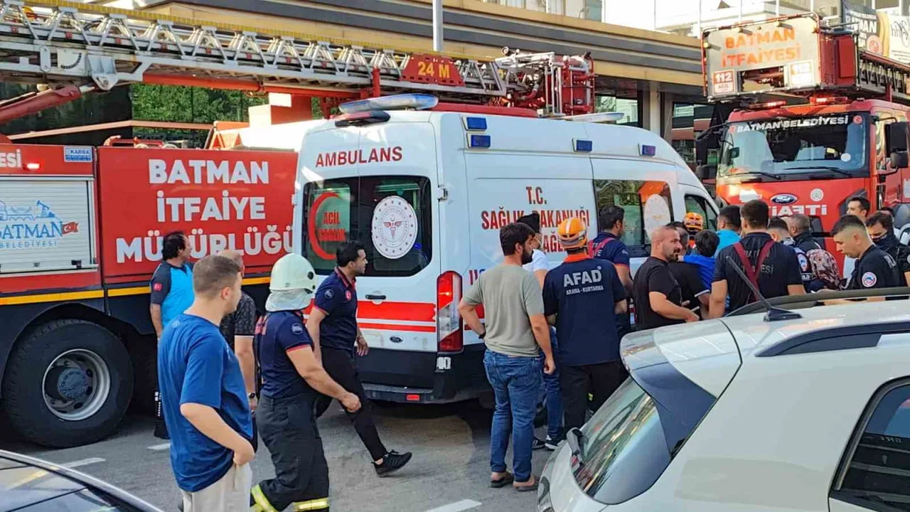 Batman'da spor salonu yangını: bakanın yeğeni de hayatını kaybetti