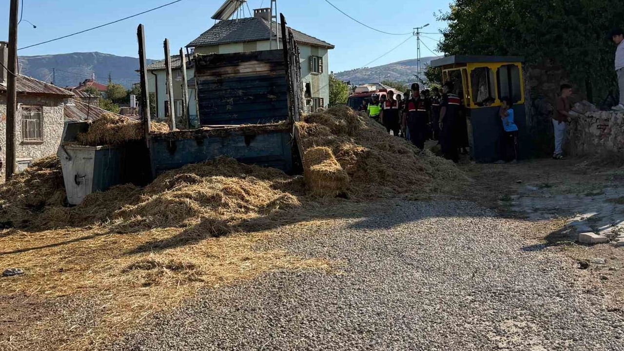 Baybağan'da alevlere kısa müdahale: saman yüklü kamyon söndürüldü