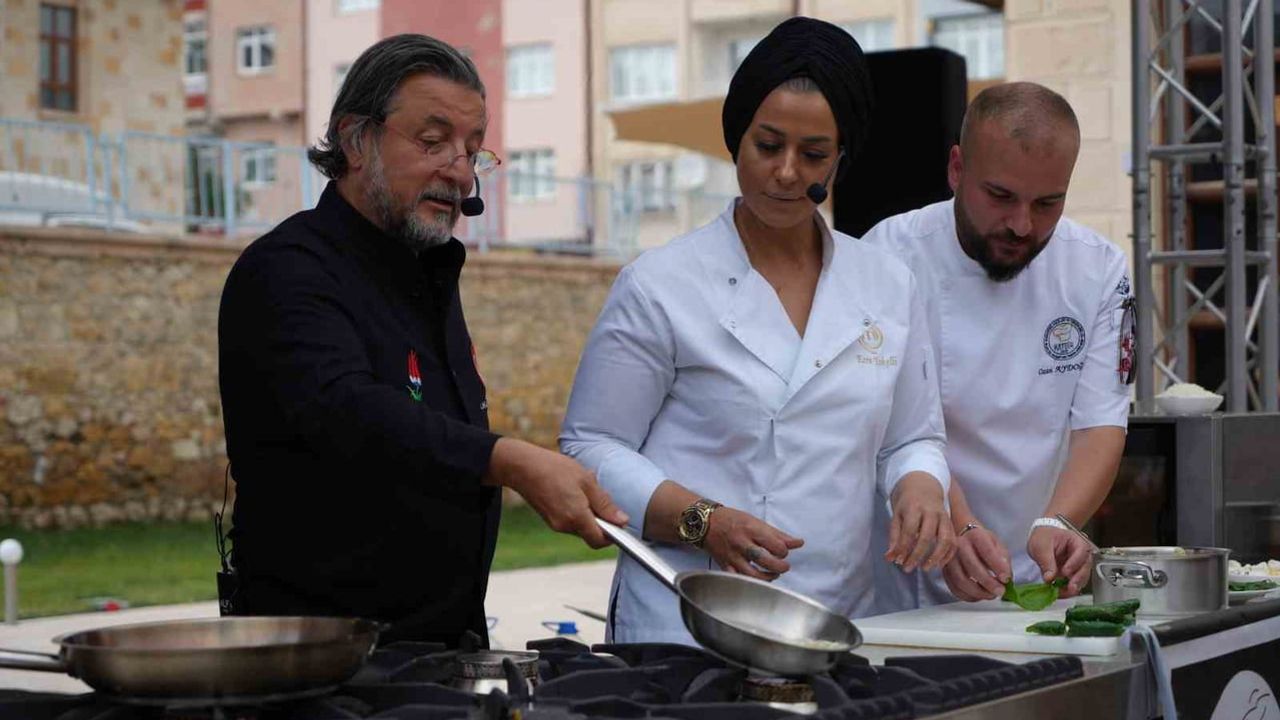 Bayburt mutfağı şeflerin yorumuyla festivalde yeni yüzünü gösterdi