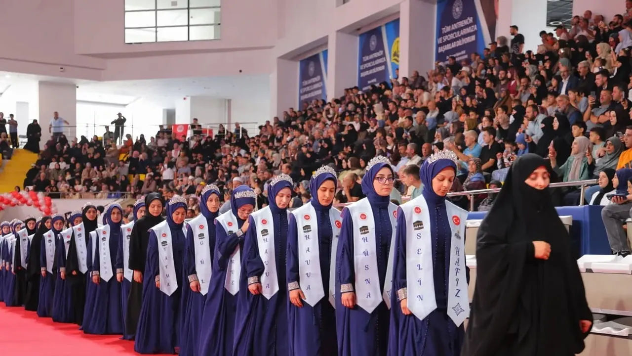 Bayburt'ta 246 hafız için icazet töreni: geleceğin rehberleri uğurlandı