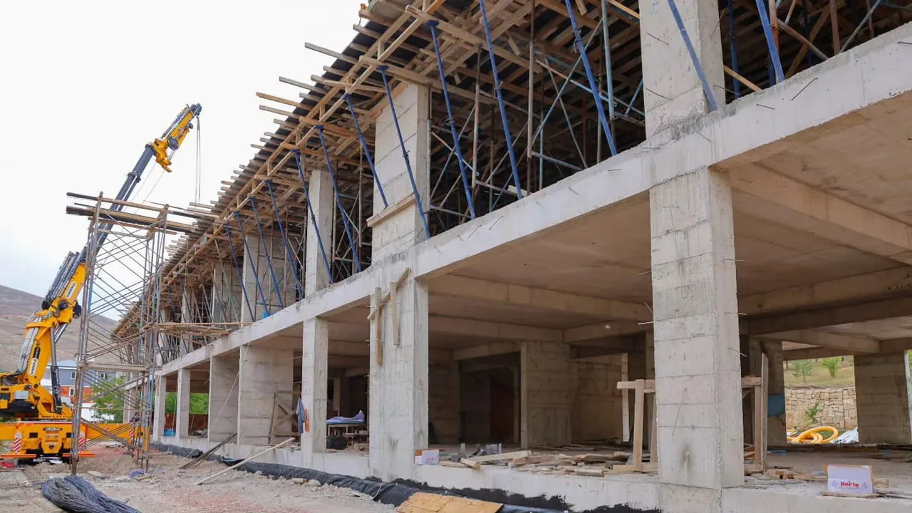 Bayburt'ta eğitim altyapısı güçleniyor: üç okulun inşaatı sürüyor
