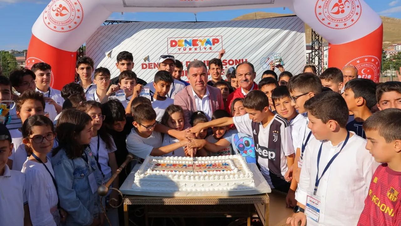 Bayburt'ta gençler sporla, teknolojiyle ve sanatla buluştu