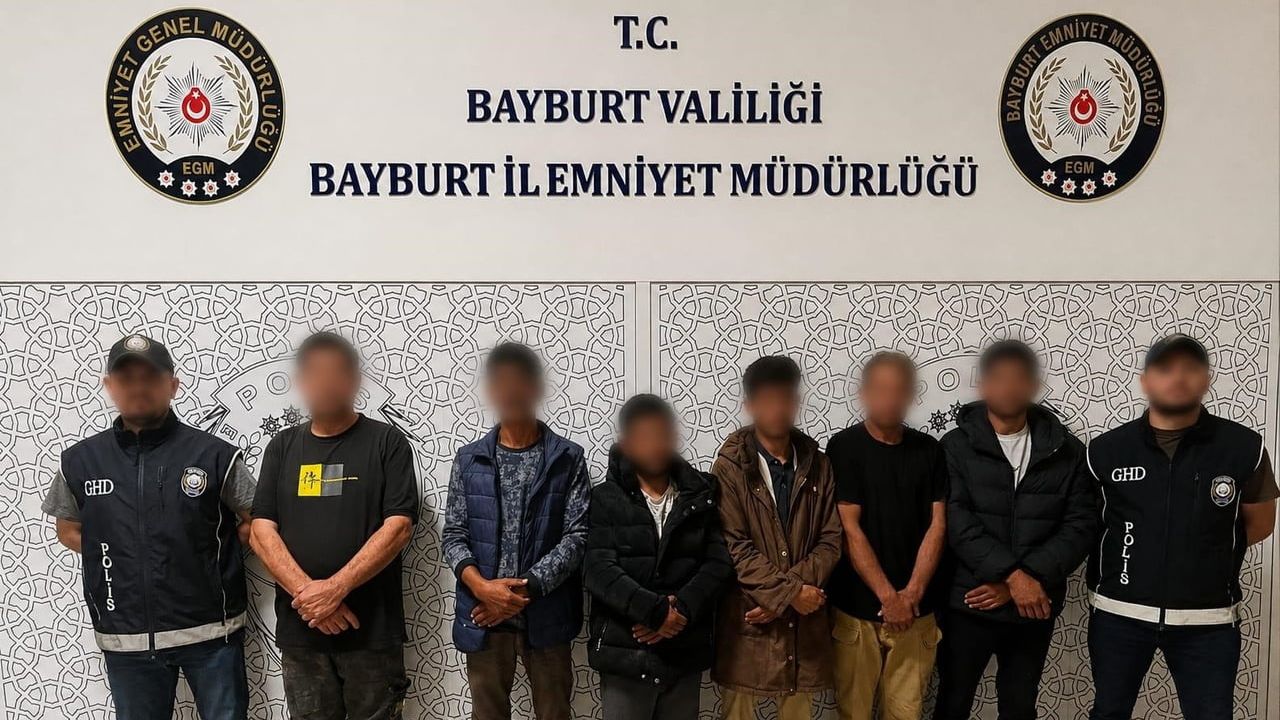 Bayburt’ta göçmen kaçakçılığı operasyonunda 6 kişi ve bir şüpheli yakalandı