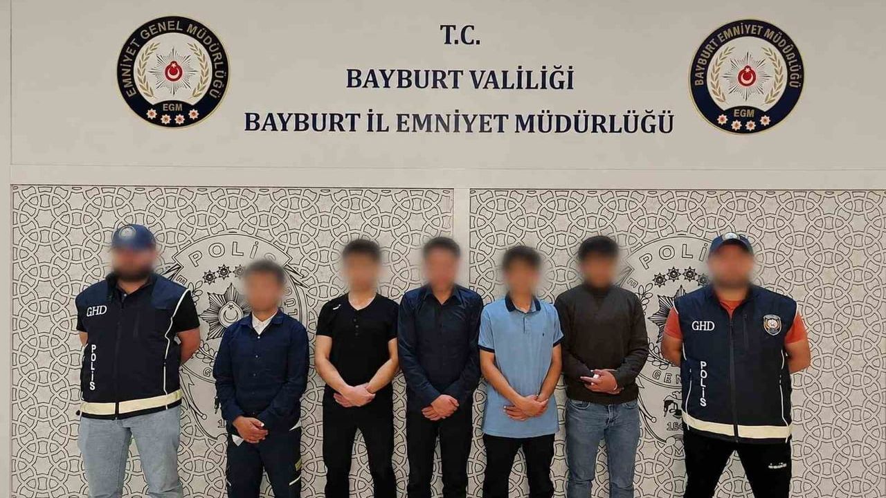 Bayburt'ta saha operasyonu: 5 Afganistan uyruklu düzensiz göçmen yakalandı, 2 şüpheli gözaltında