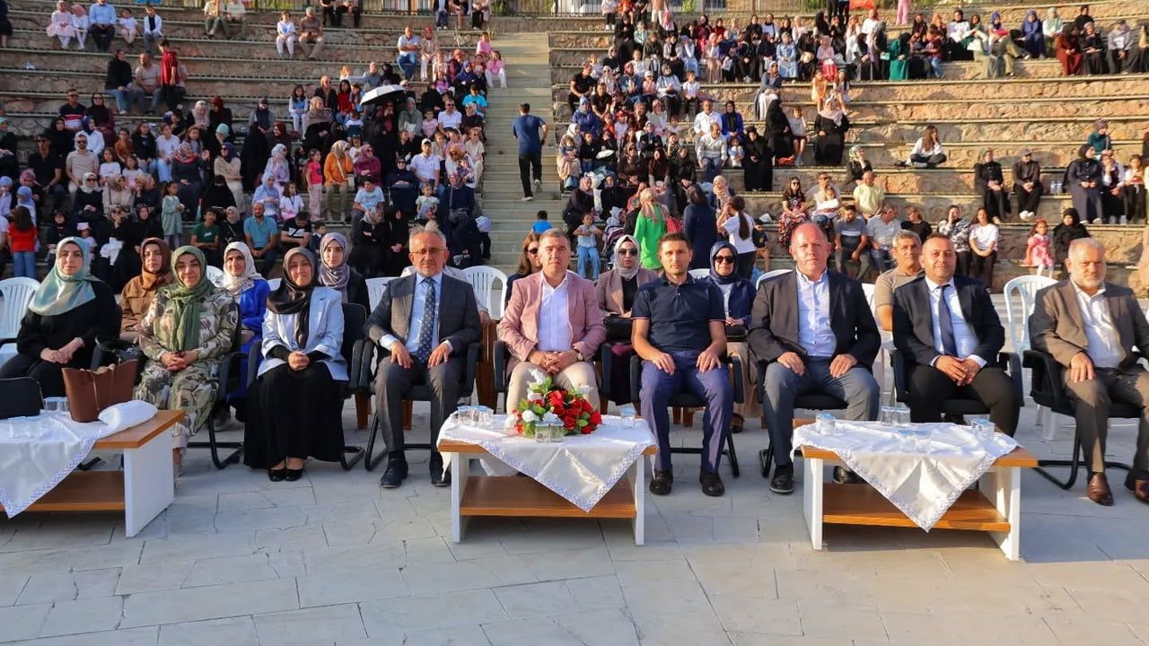 Bayburt'ta yaz Kur'an kursları kapanışında öğrenciler hünerlerini sergiledi