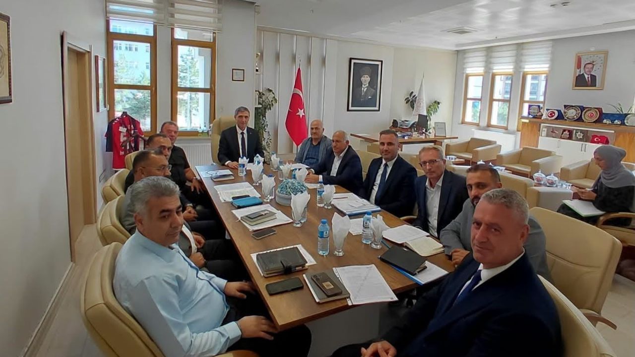 Bayburt’ta yeni eğitim yılına hazırlık: ilçe müdürleri planları gözden geçirdi