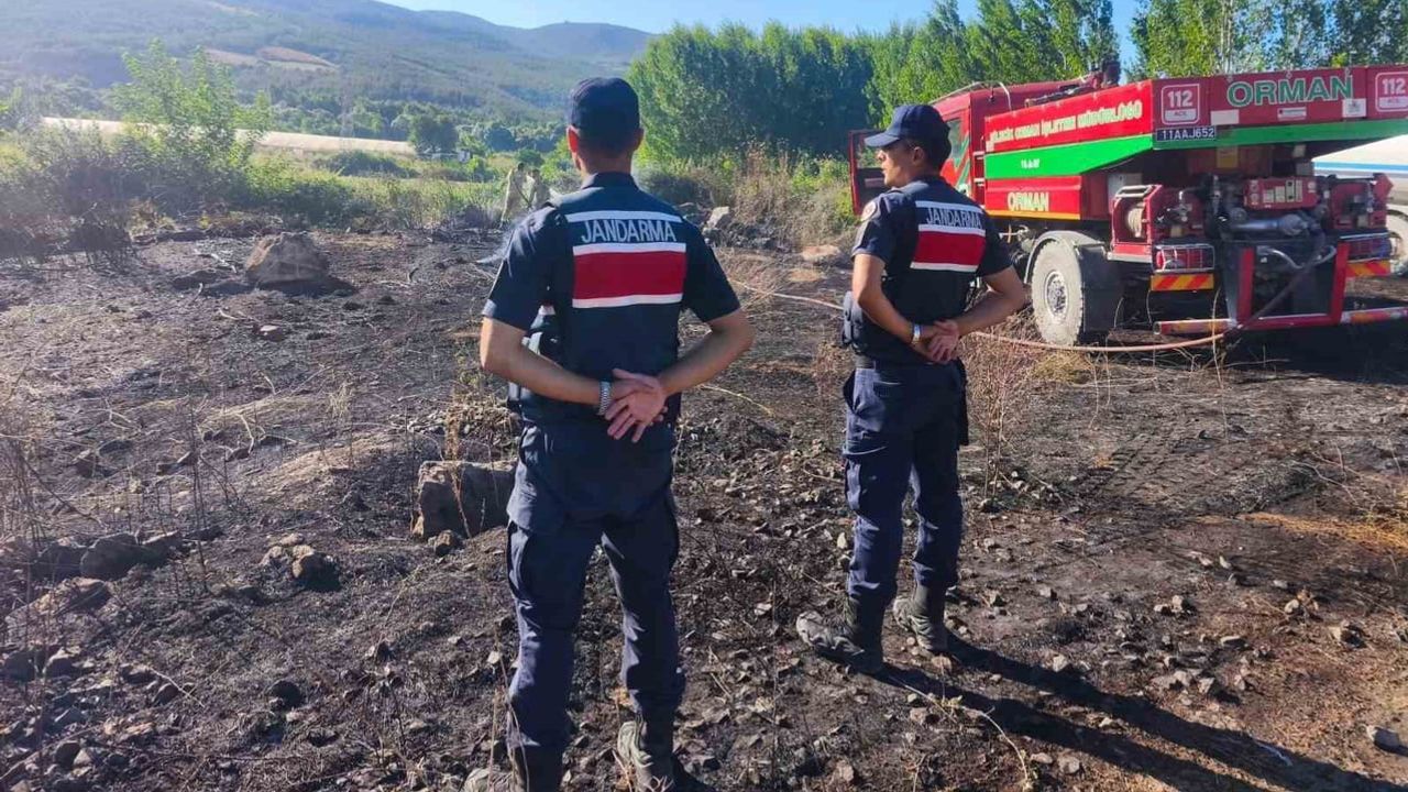 Bayırköy'de YHT hattı yakınında çalılık yangını söndürüldü