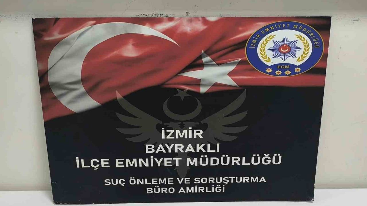 Bayraklı'da noter çıkışında düşen 100 bin lirayı motosikletli aldı, şüpheli yakalandı
