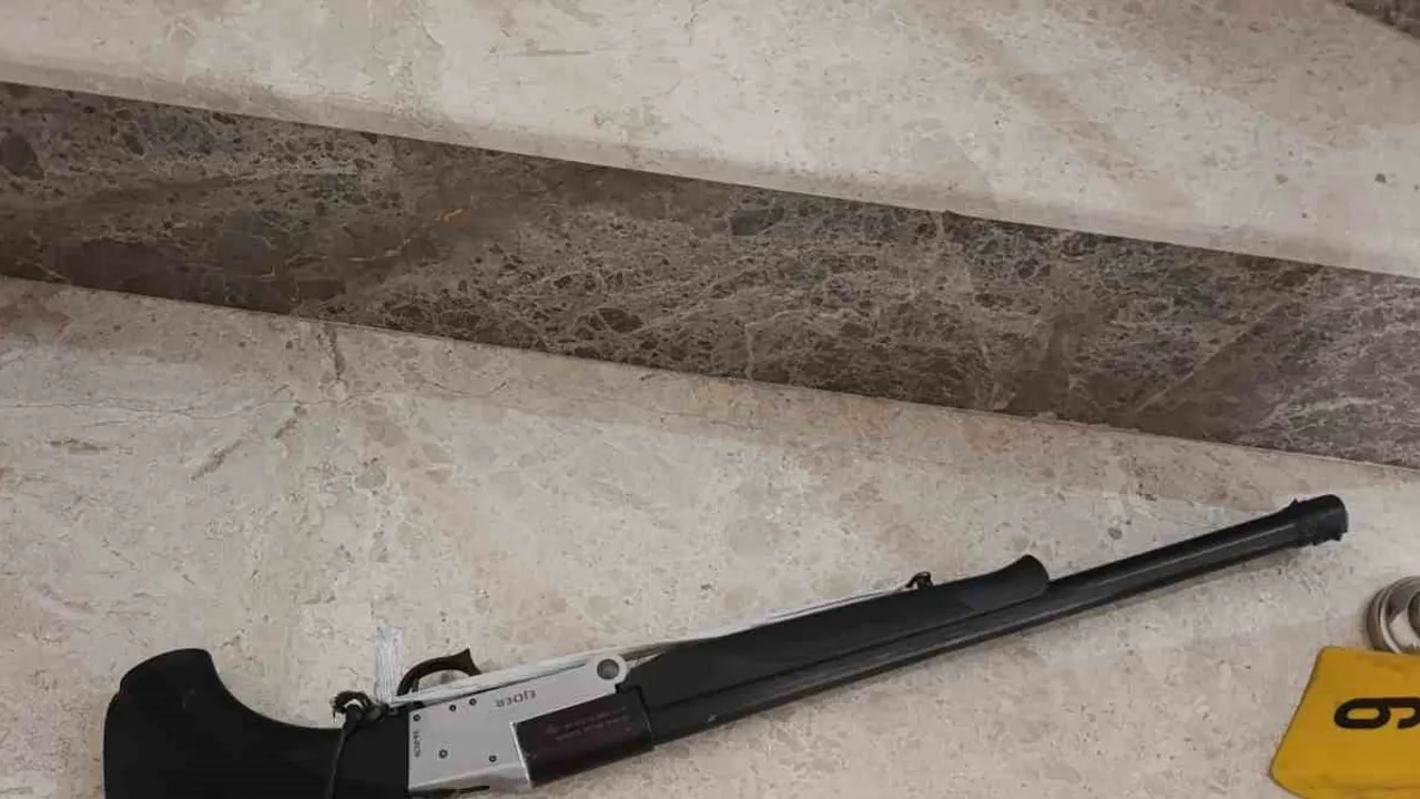 Bayraklı'da tartışma kanlı bitti: baba oğlunu pompalı tüfekle vurdu