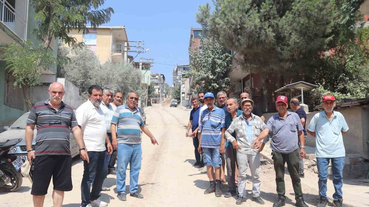 Bayraklı’da yıllardır süren yol çilesi mahalleyi çıkmaza soktu