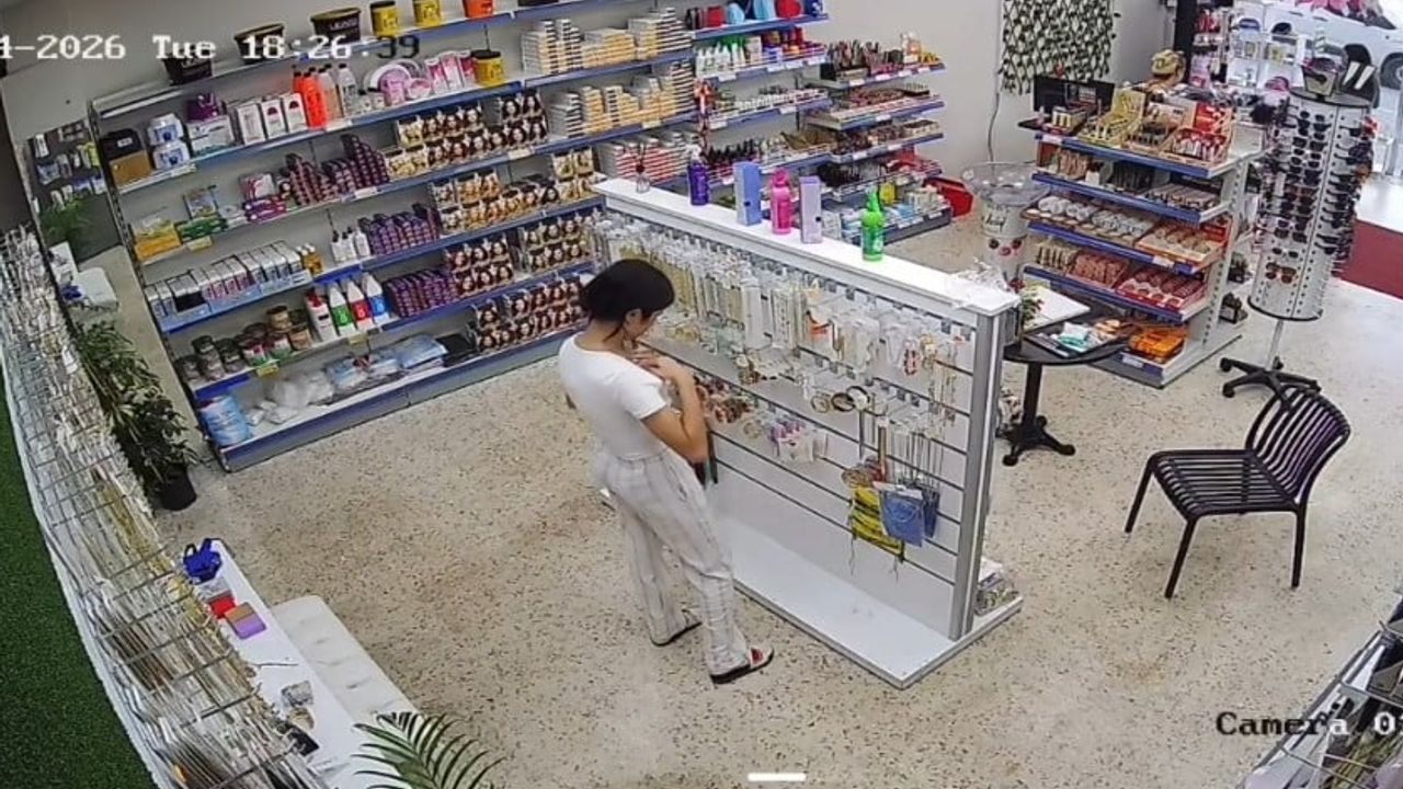 Beğendiği takıları iç çamaşırına saklayıp dükkândan ayrıldı