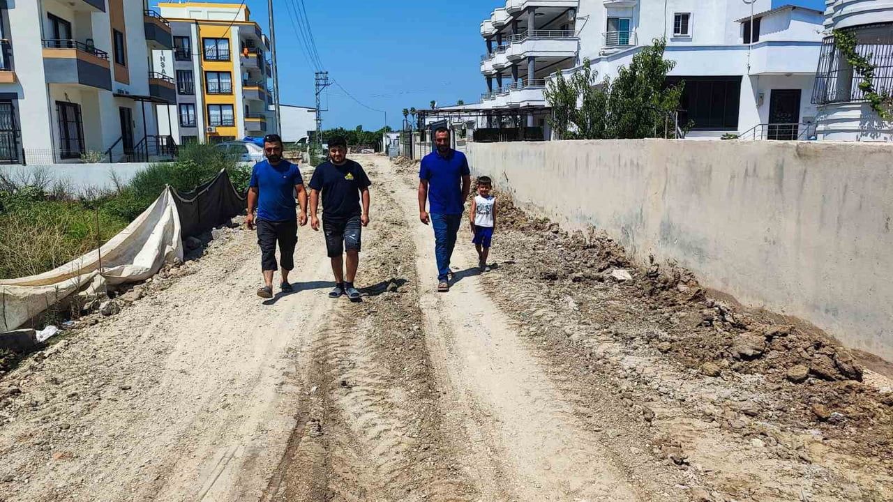 Beklemeyi reddeden mahalle, ASKİ'ye rağmen kendi kanalizasyonunu döşedi