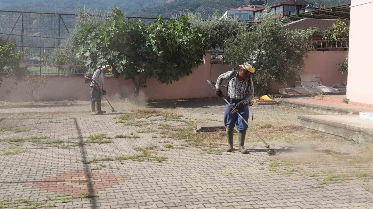 Belediye ekipleri Bozdoğan'da okulları geleceğe hazırlıyor