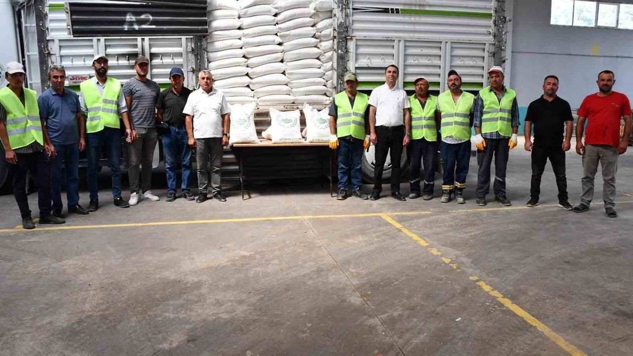 Belediyenin tarlasından sofraya: 700 çuval un ihtiyaç sahiplerine ulaştı