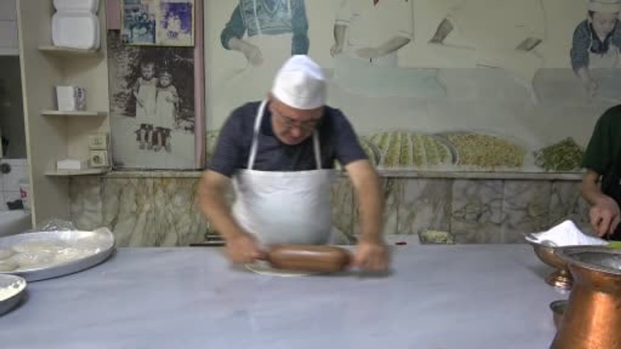 Beş yaşında elini hamura veren usta 63 yıldır Kilis katmerinin tadını koruyor