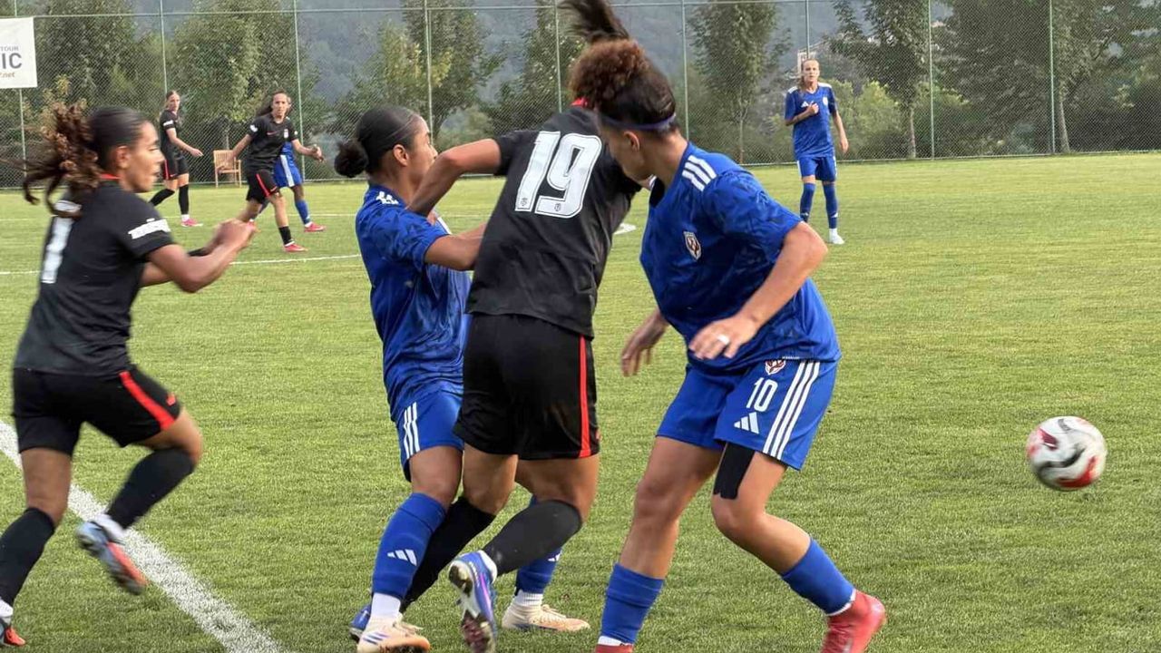 Beşiktaş hazırlık maçında FOMGET'i 3-1 mağlup etti