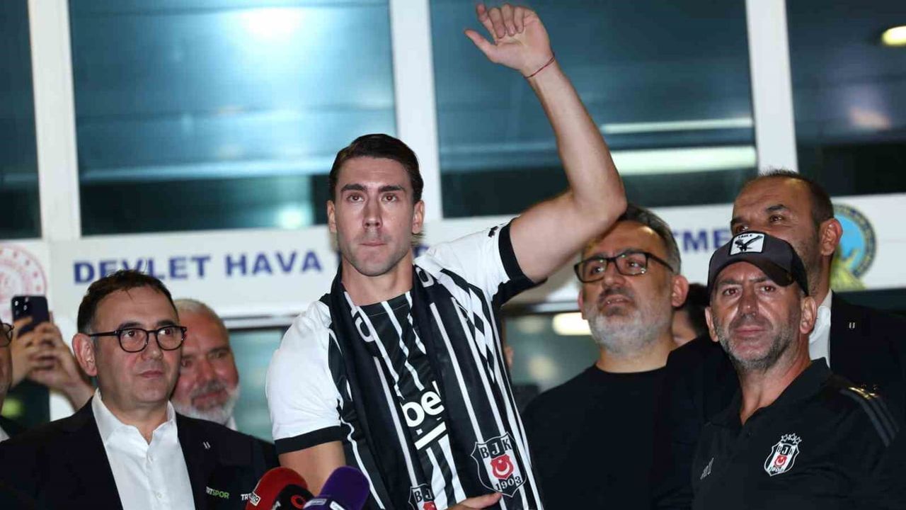 Beşiktaş'ın yeni gol umudu Vlahovic İstanbul'a ayak bastı