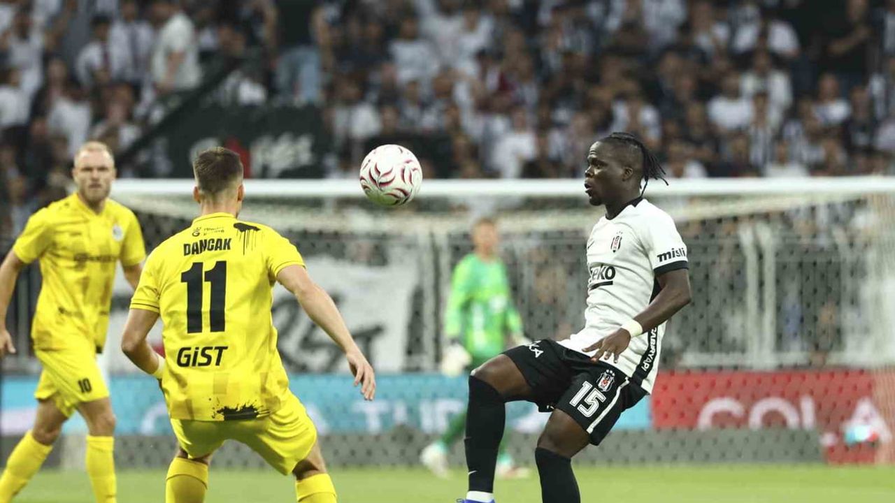 Beşiktaş ve Hradec Kralove arasında temkinli başlangıç, 15'te 0-0