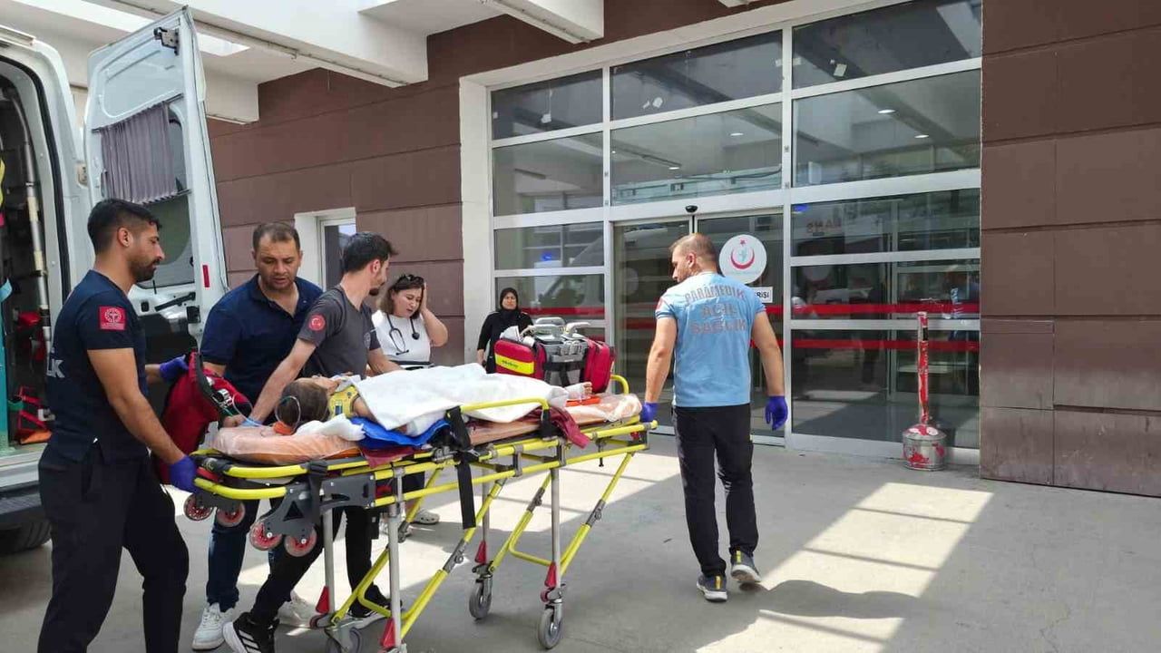 Besni’de balkon kazası: 6 yaşındaki kız ağır yaralandı