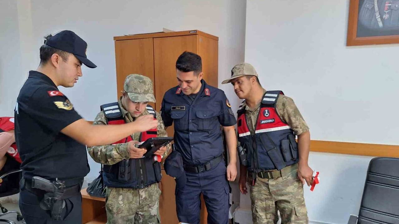 Besni'de Zafer Haftasında üç engelliye temsili askerlik sevinci