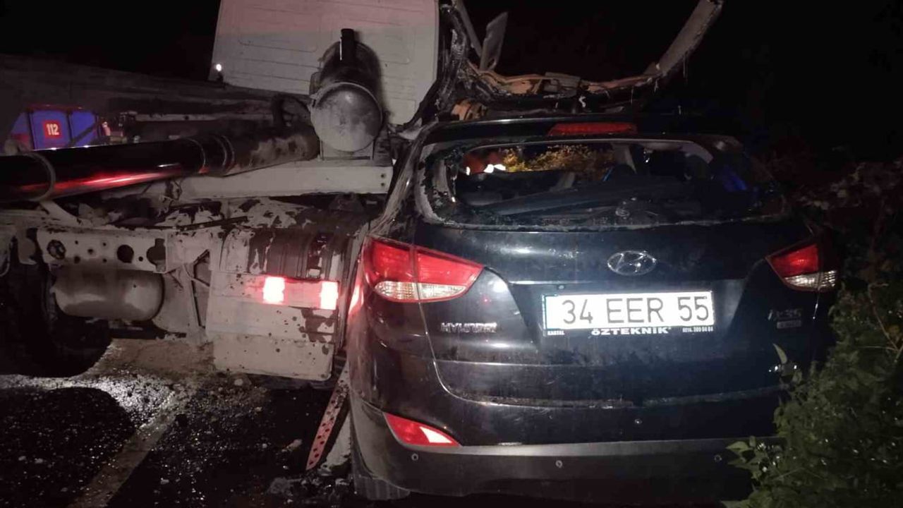 Beykoz'da hafriyat kamyonu kontrolden çıkıp karşı şeride geçerek otomobille çarpıştı