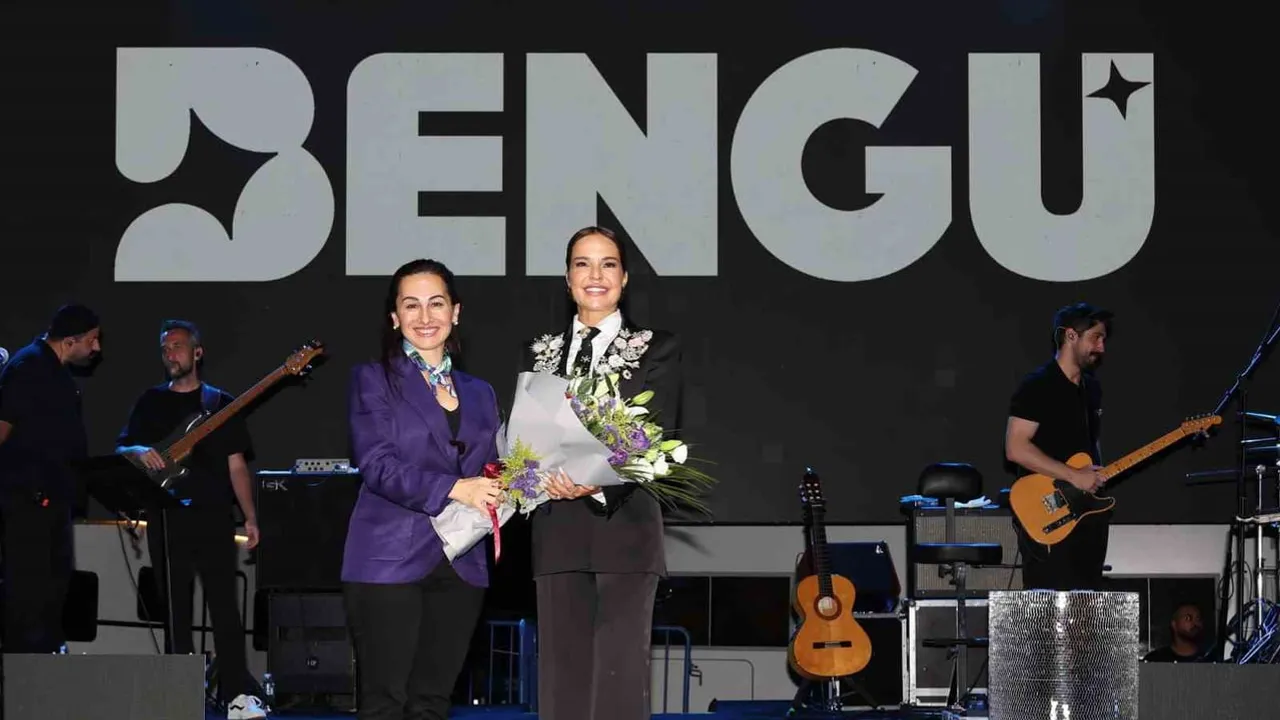 Beykoz sahilinde zafer coşkusu genç yetenekler ve Bengü ile taçlandı