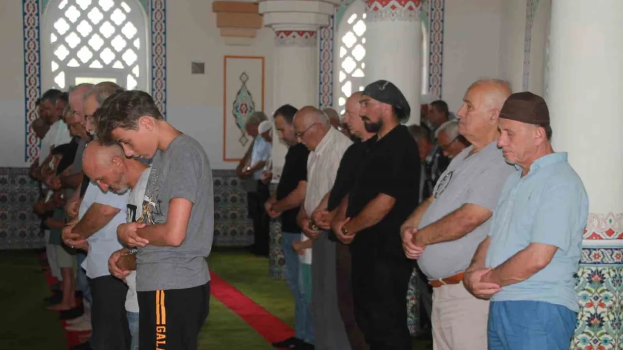 Beyli'de cuma geleneği mahalleyi bayram havasına çevirdi