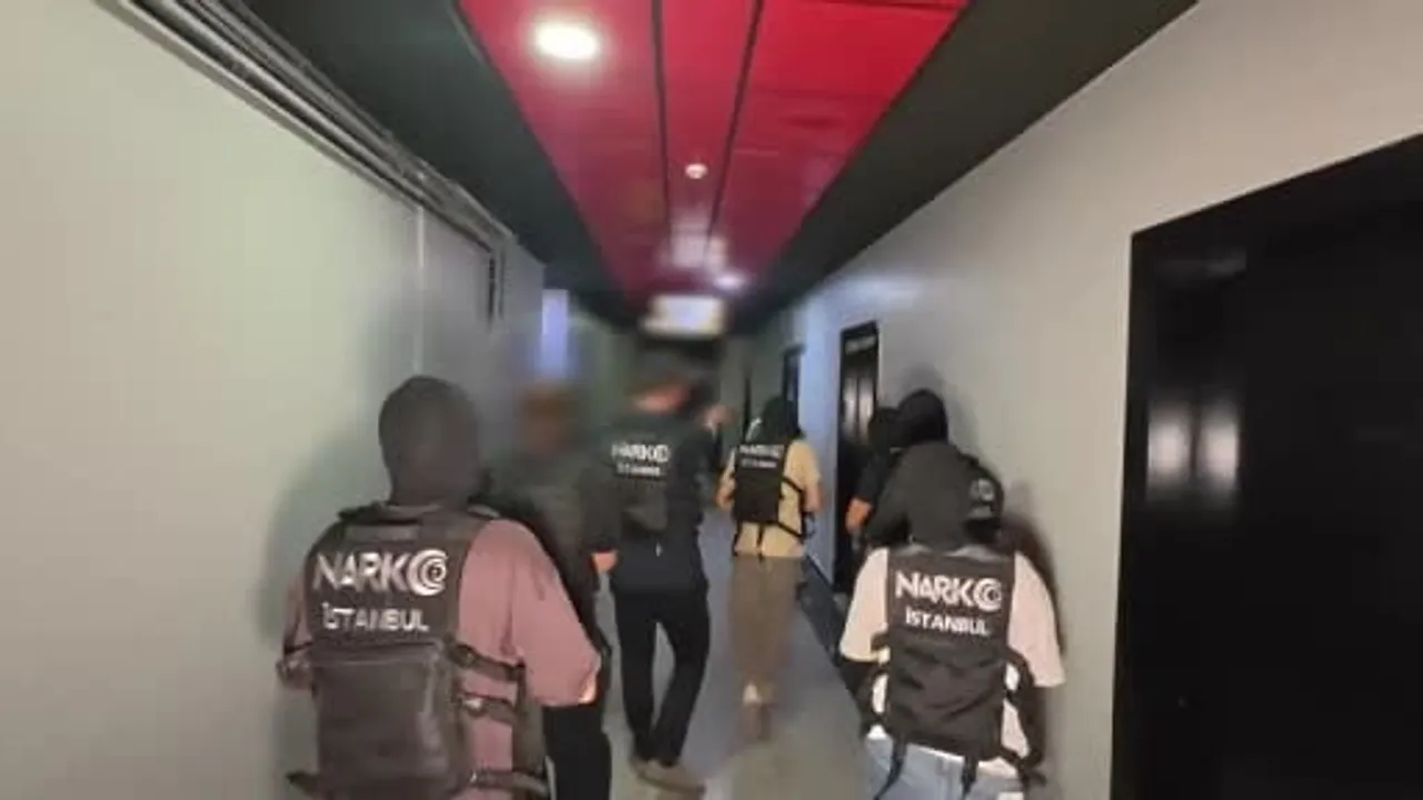 Beylikdüzü'nde kapsamlı operasyonda 62,9 kilo eroin ve metamfetamin ele geçirildi