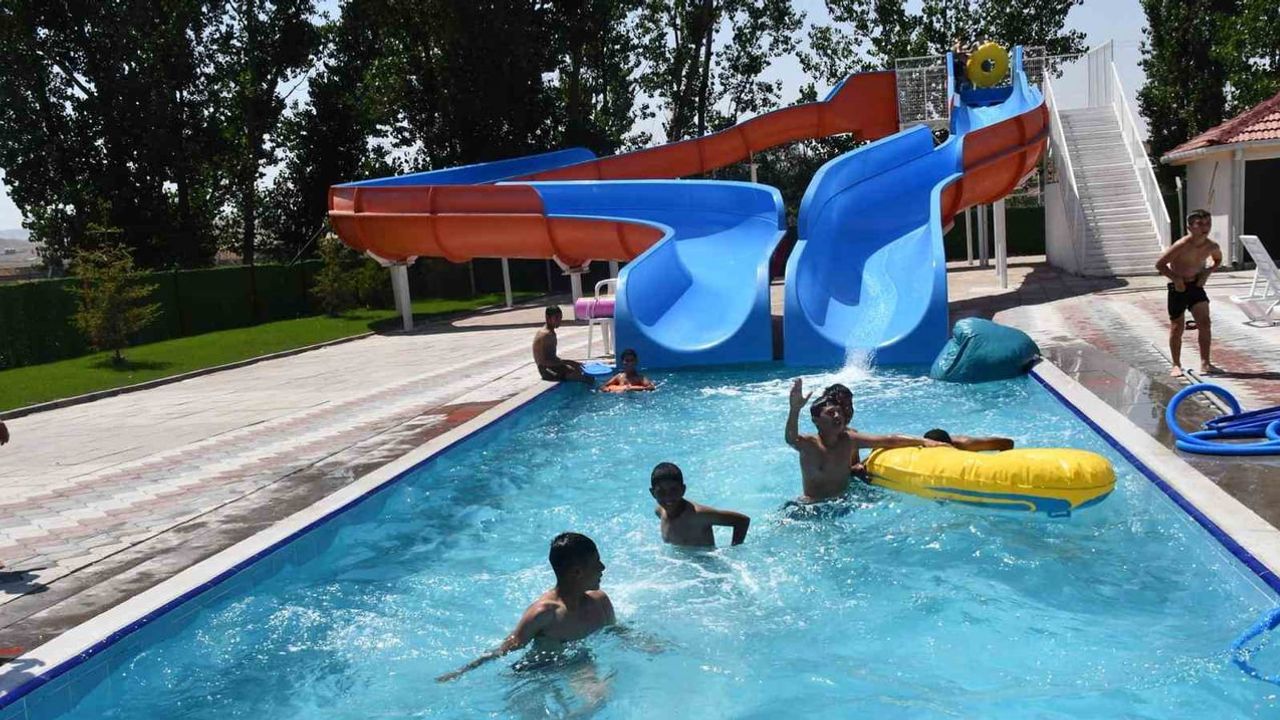 beylikova aquaparkı ve yüzme havuzları yenilenerek yeniden açıldı