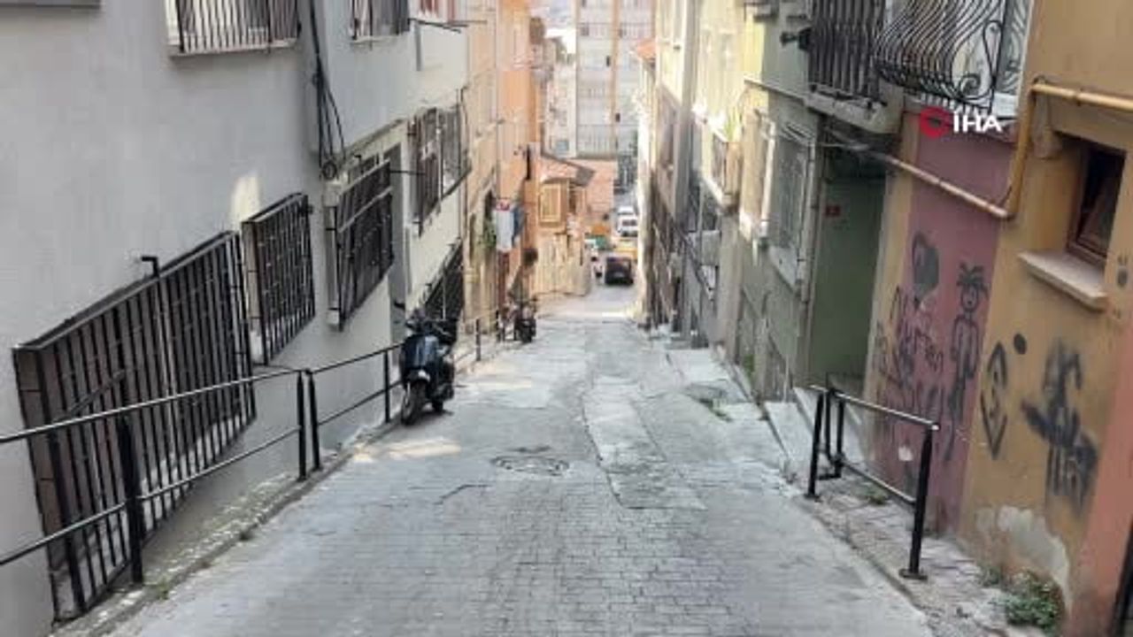 Beyoğlu’nda berber ücret tartışması sokak kavgasına ve ev saldırısına dönüştü