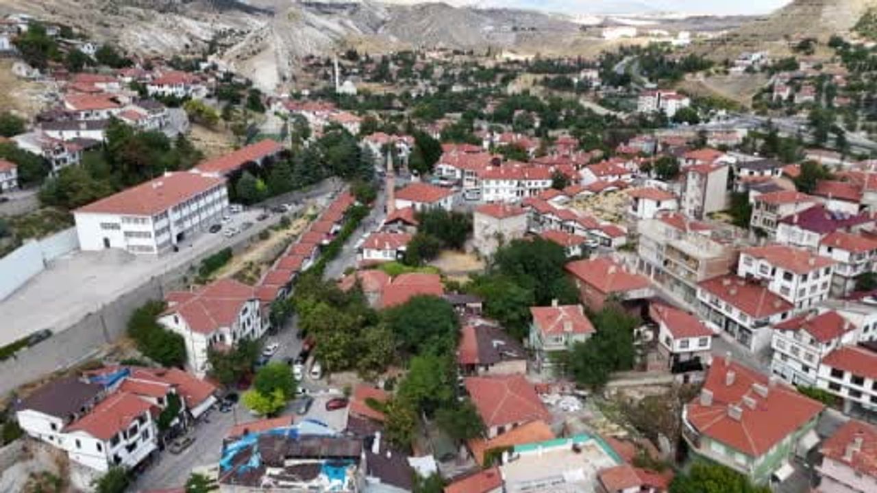 Beypazarı'nda 35 yıllık birikim: dünyadan ve yurttan bin 650 gaz lambası sergileniyor