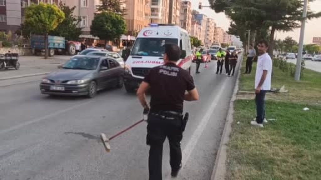 Beyşehir'de dönüş yoğunluğunda zincirleme kaza: 3 kişi yaralandı