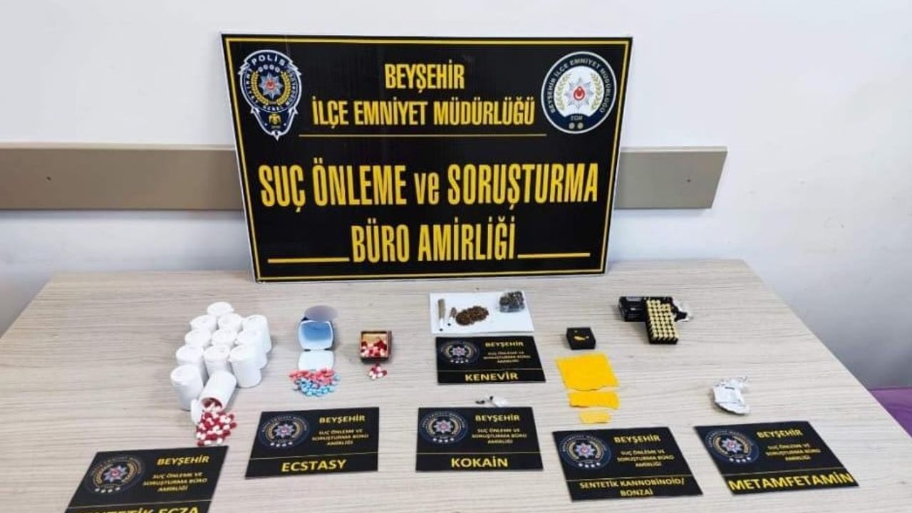 Beyşehir'de paketlere gizlenmiş çok sayıda uyuşturucu ve fişek bulundu