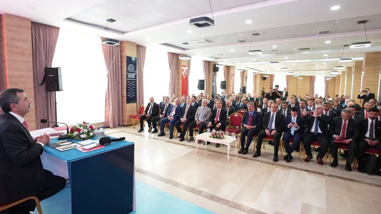 Bilecik'i Şimşek temsil etti: eğitim öncelikleri Şırnak'ta masaya yatırıldı