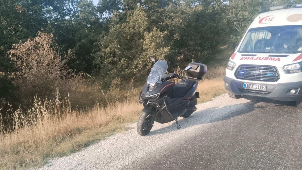 Bilecik'te Alibeydüzü'nde motosiklet sürücüsü direksiyon hakimiyetini kaybederek yaralandı
