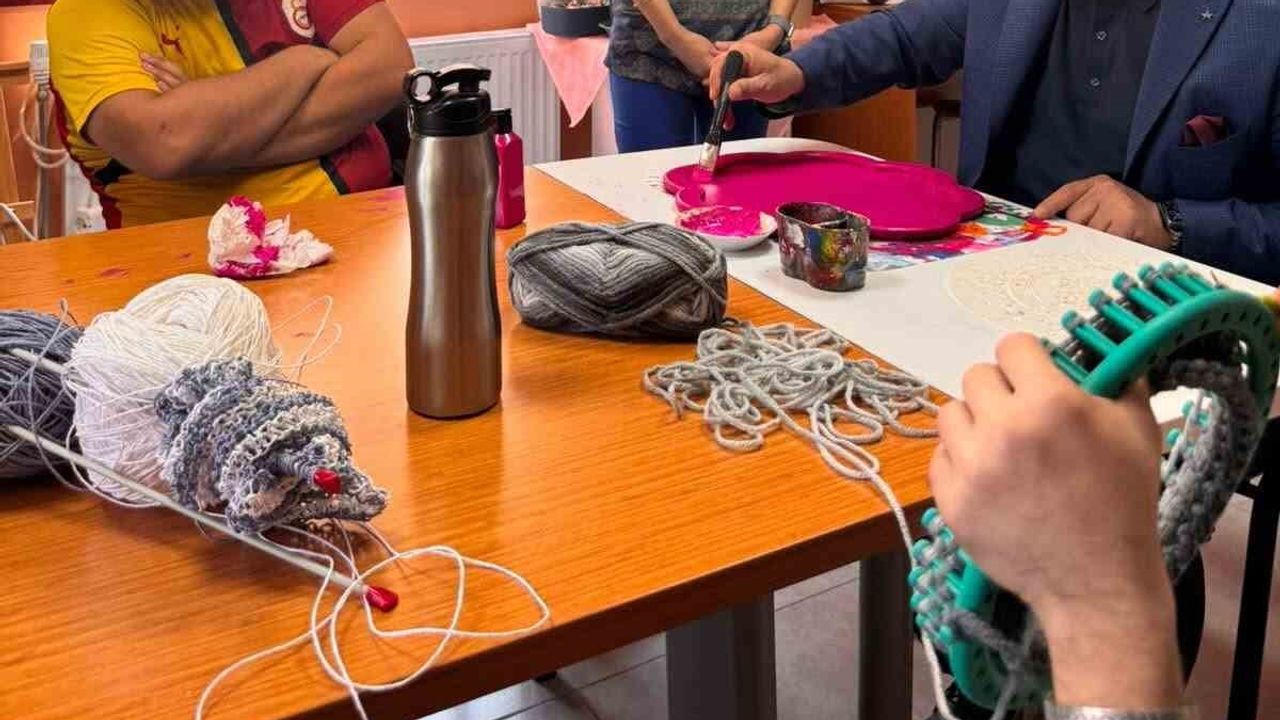 Bilecik'te gençlerin el emeği üretimleri ilgi odağı oldu