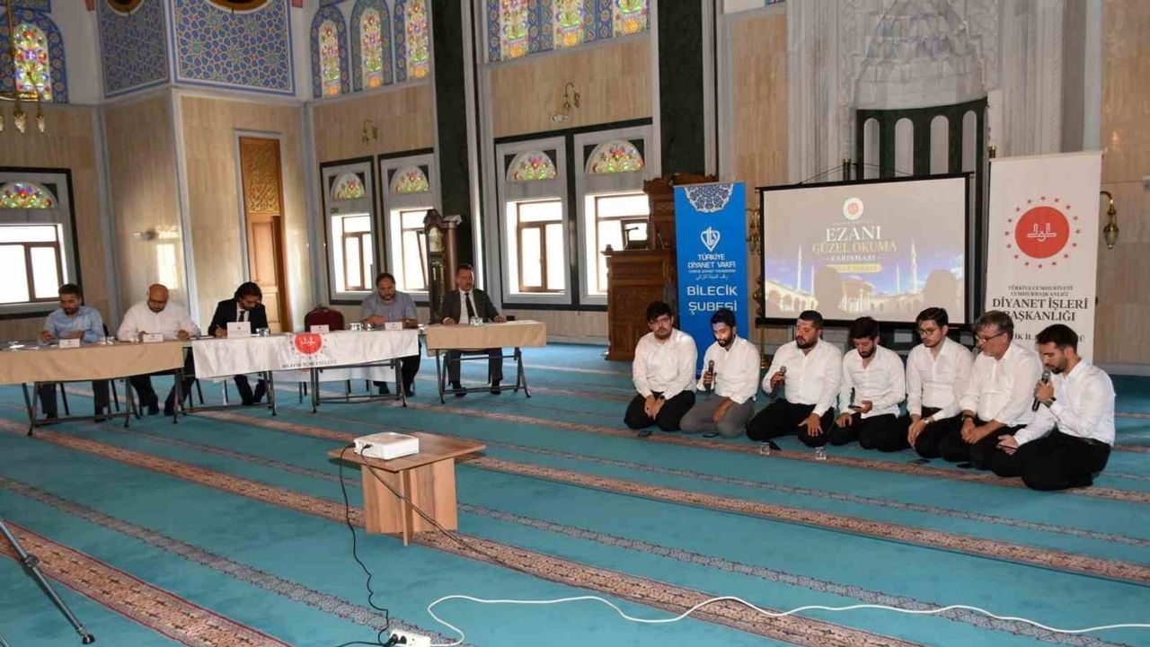 Bilecik'te Kayıboyu Camii'nde ezan ustaları sahne aldı