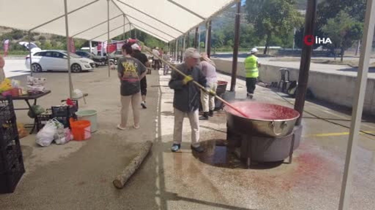 Bilecik'te kazanlar dayanışma için kaynıyor