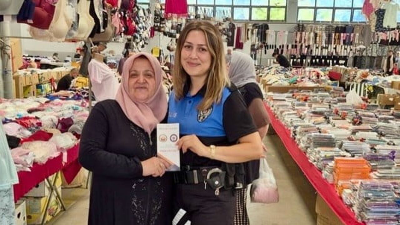Bilecik'te polislerin pazar yerinde dolandırıcılık bilgilendirmesi