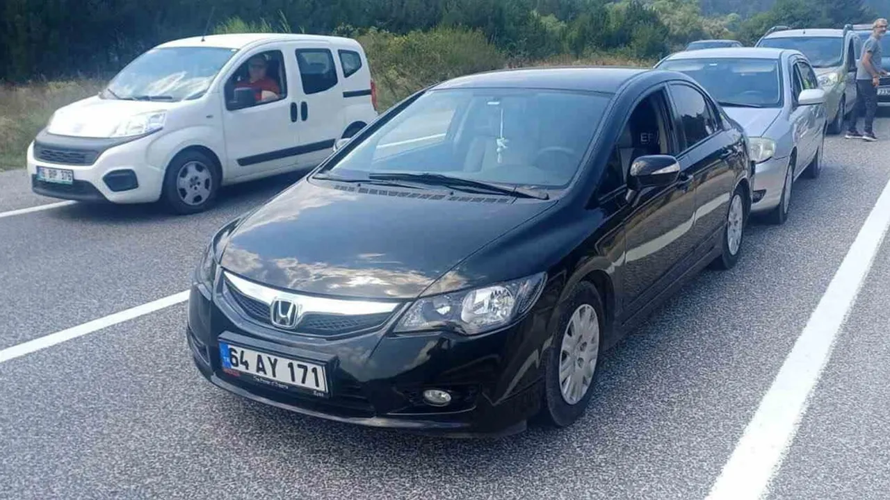 Bilecik'te zincirleme kaza tek şeritten kontrollü ulaşımı beraberinde getirdi