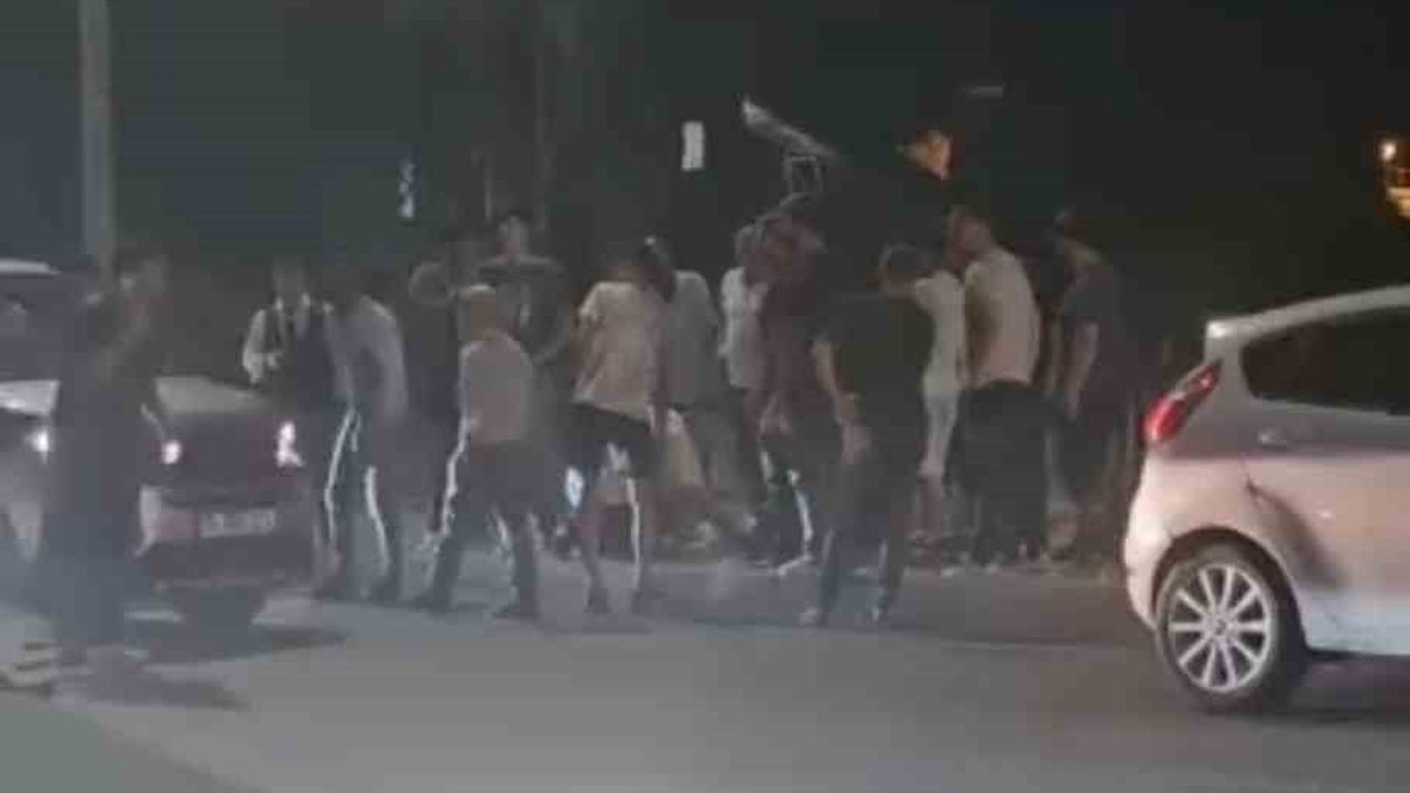 Bingöl'de kavşakta bisikletle otomobilin çarpışması: sürücü yaralandı